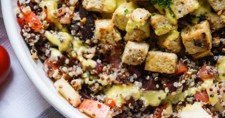 Fruchtiger Quinoa Salat mit Tofu | vegan & einfach