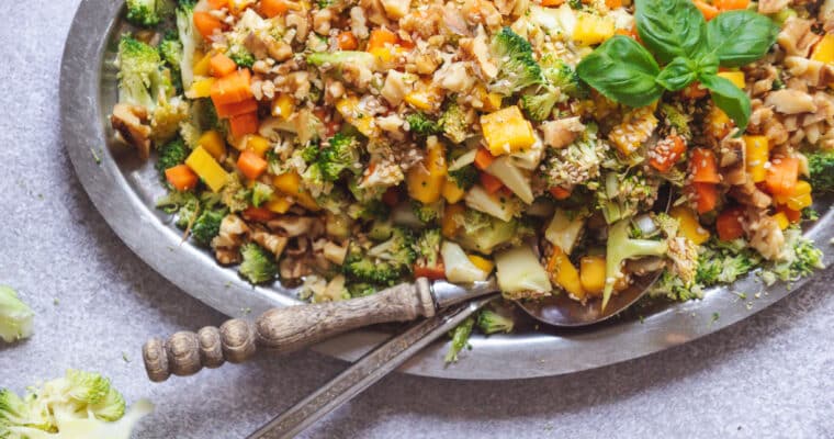 Brokkoli Salat mit Mango | frisch & einfach
