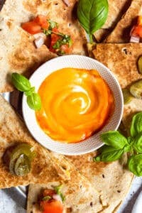 Sriracha Mayo für vegane Quesadillas