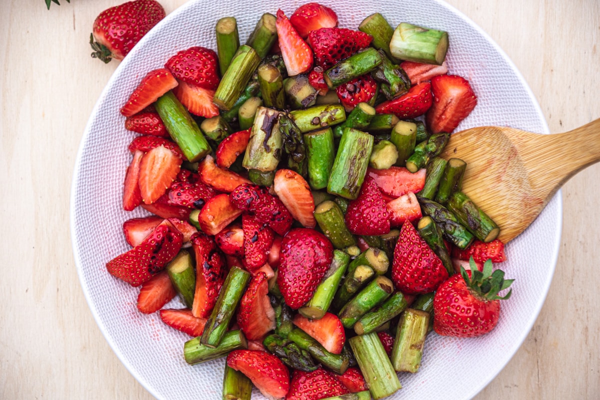 Erdbeer Spargel Salat | einfach & lecker