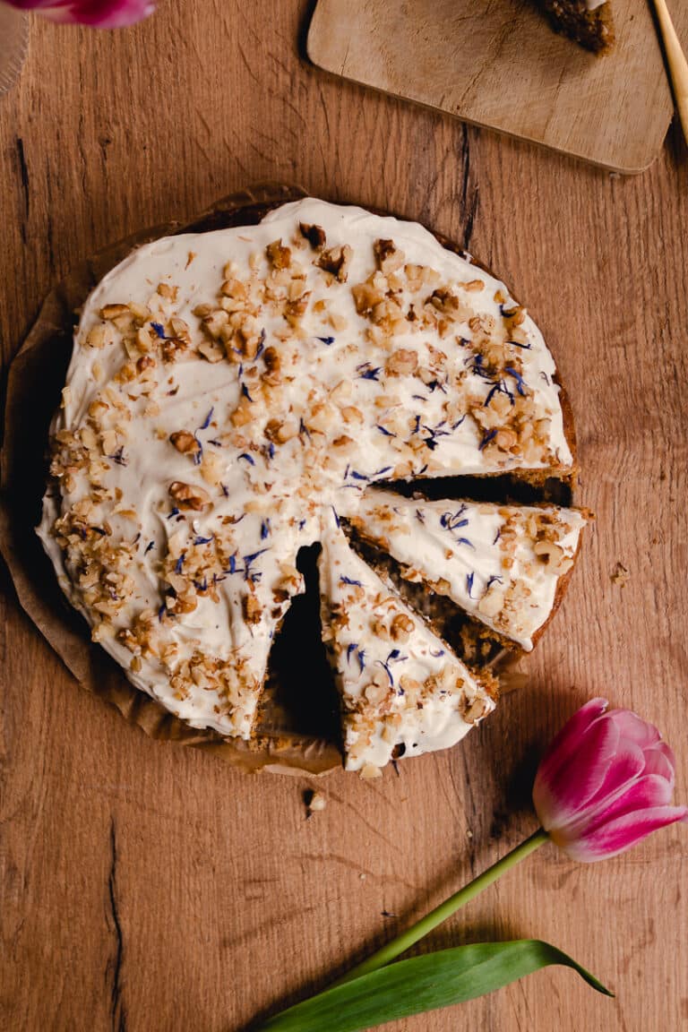 Karotten-Haselnusskuchen | saftig &amp; einfach - Veganwonda