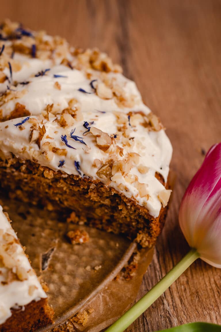 Karotten-Haselnusskuchen | saftig & einfach - Veganwonda Karotten-Haselnusskuchen | saftig & einfach - Veganwonda