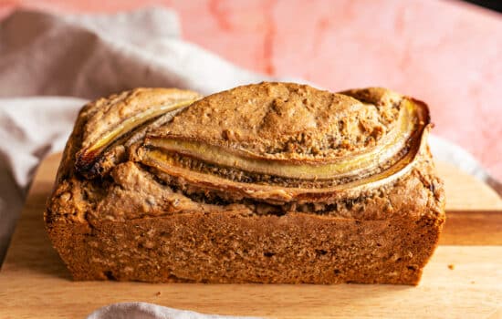 Glutenfreies Bananenbrot aus Haferflocken | vegan & einfach