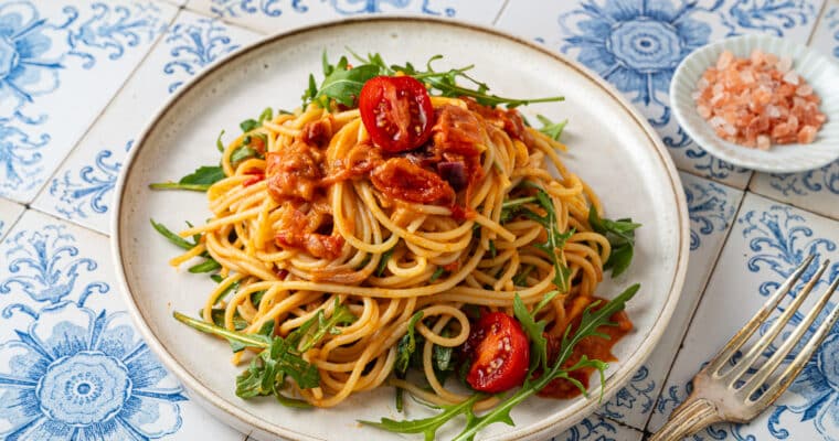 Hummus Pasta mit Rucola | lecker & einfach